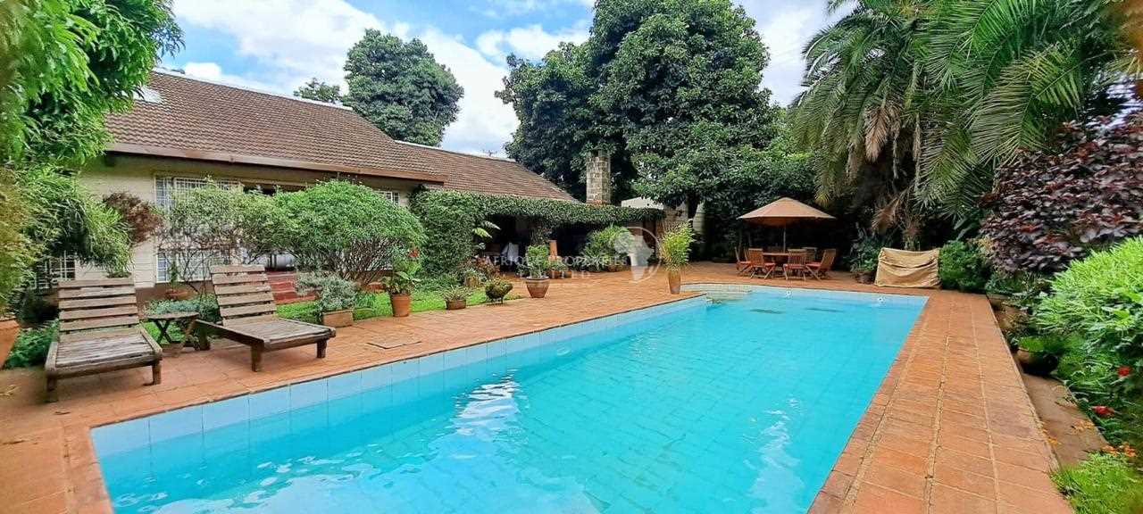 Remodeled 2 Bedroom Colonial Style Home in Rosslyn Lone Tree