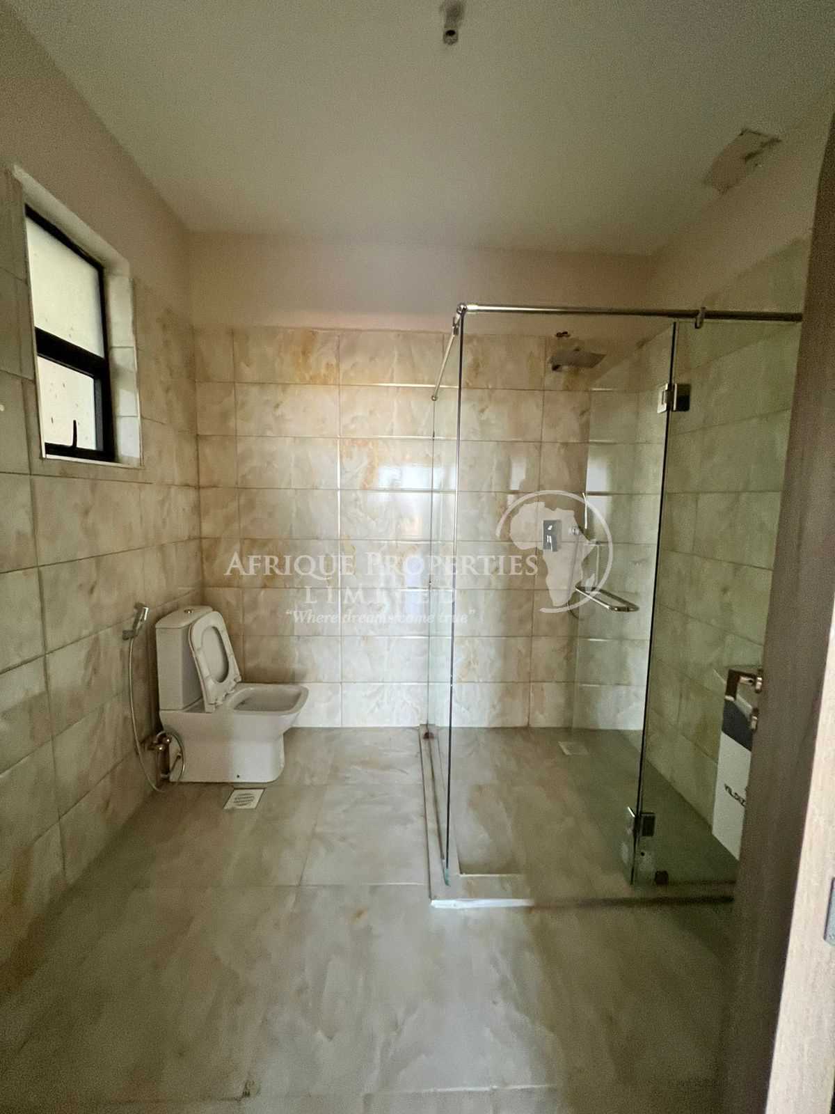 5 Bedroom Luxurious Duplex For Sale in Parklands, Nairobi (Kenya)