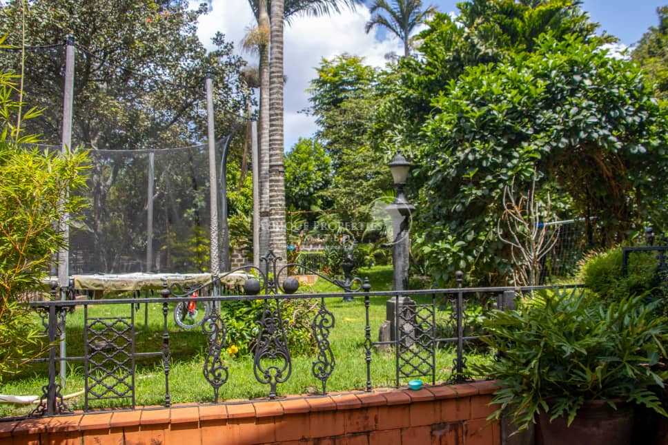 4 Bedroom Home + 2 Bedroom Detached Guest House For Sale in New Kitisuru Estate, Nairobi 