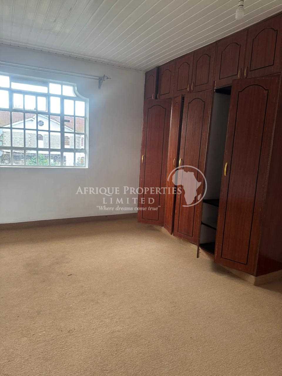 4 Bedroom All Ensuite Home on 1/4 Acre Plot + DSQ For Rent in Thome Estate , Nairobi (Kenya)