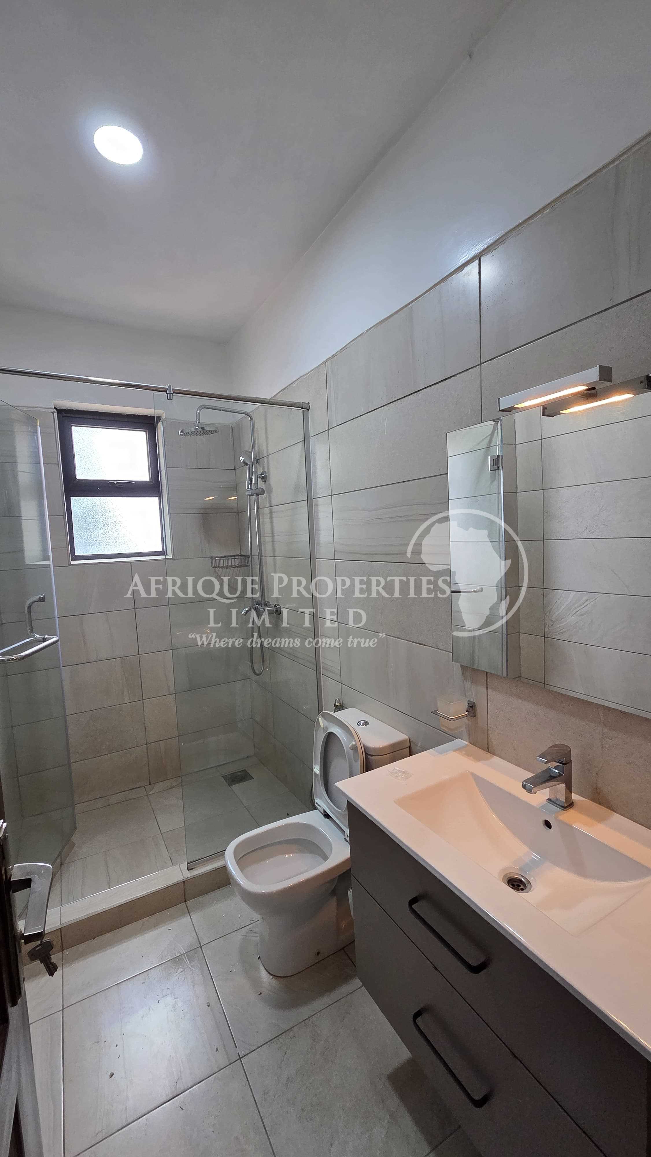 Modern 3 Bedroom Apartment +DSQ For Sale in Parklands, Nairobi (Kenya)