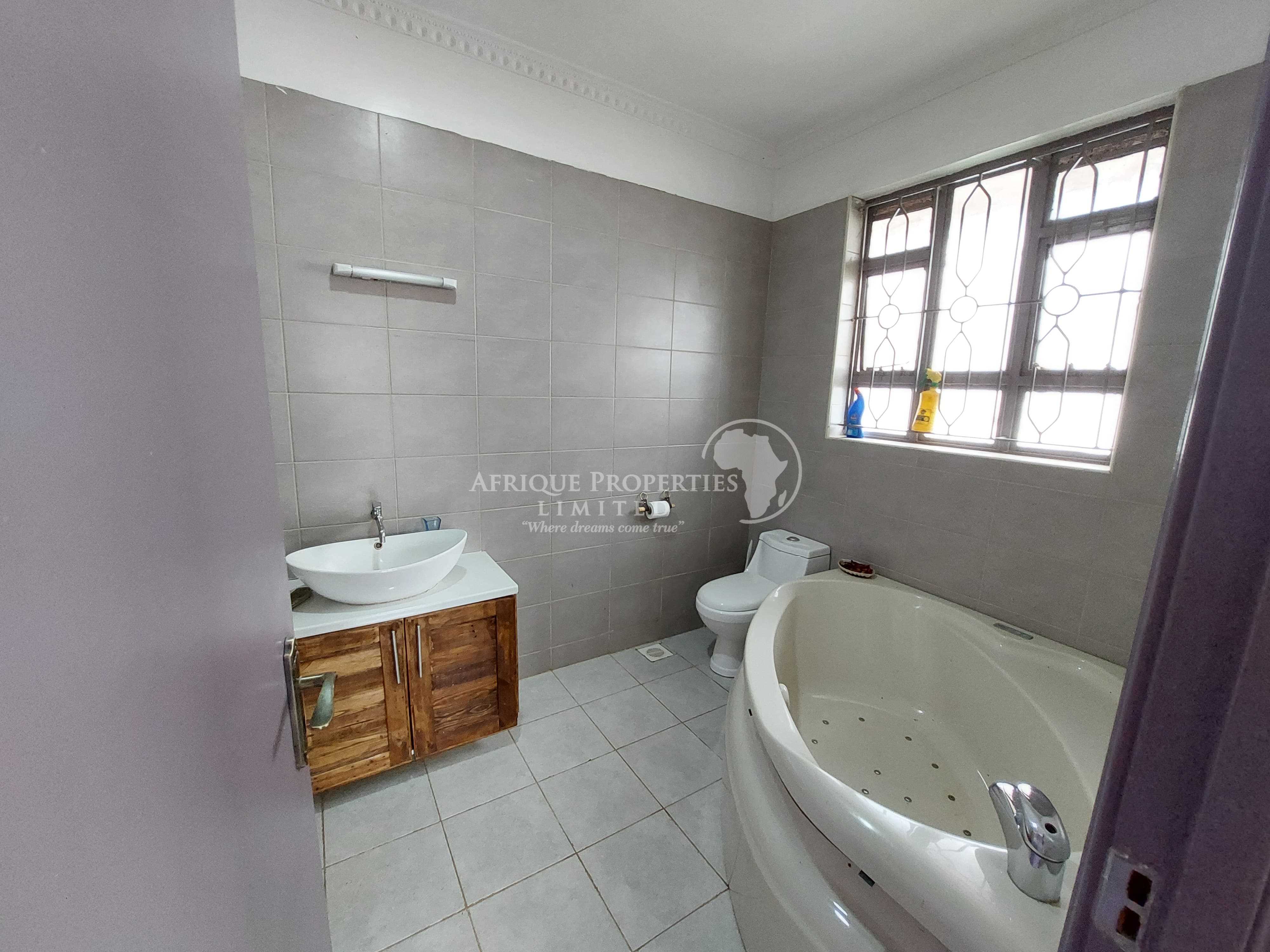4 Bedroom All Ensuite Mansion For Sale in Ruiru, Kiambu (Kenya)