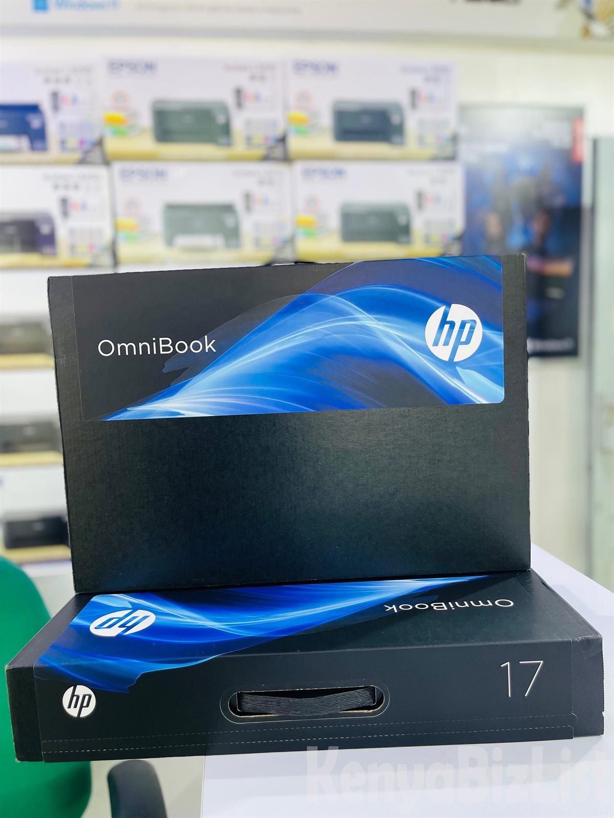 HP OmniBook 7 (17-DC0073CL) Intel Core Ultra 7, 32GB RAM, 1TB SSD, and NVIDIA GeForce RTX 4050 6 GB  17.3" FHD Touchscreen, AI Laptop